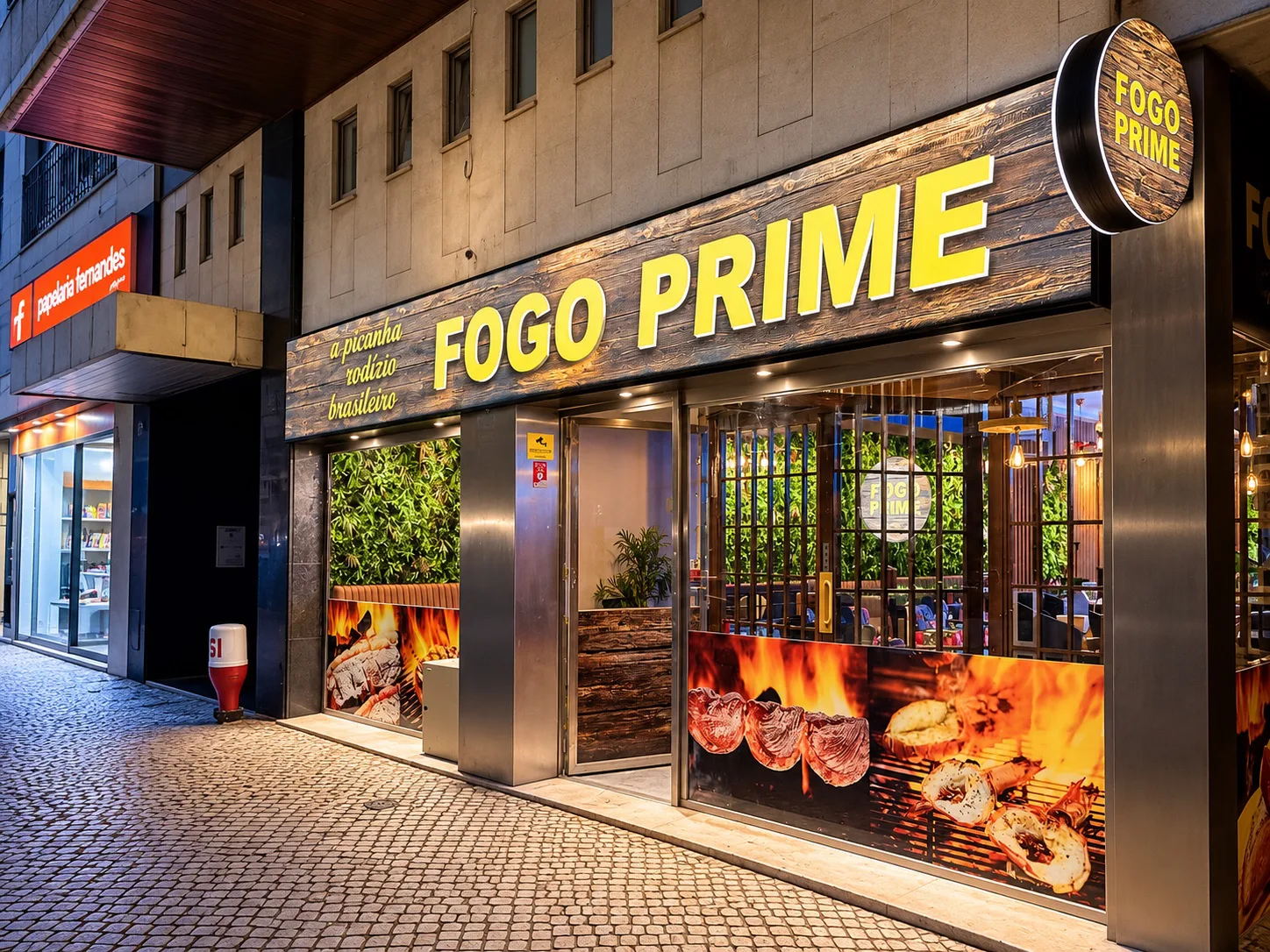 Interior acolhedor do Fogo Prime